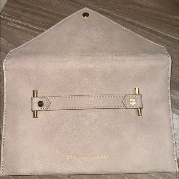 Chic Danielle Nicole Envelope Portfolio Clutch in nude/taupe /gold hardware - Picture 2 of 9